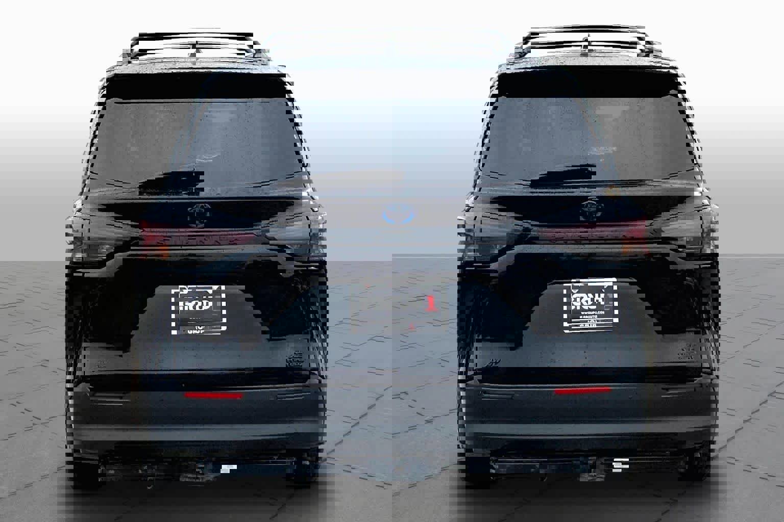 Used 2024 Toyota Sienna XLE Woodland Edition AWD/4WD image 5