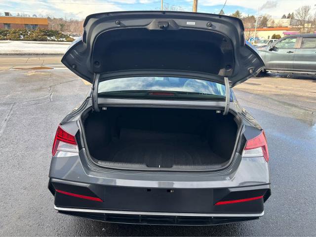 Used 2025 Hyundai Elantra SEL image 8