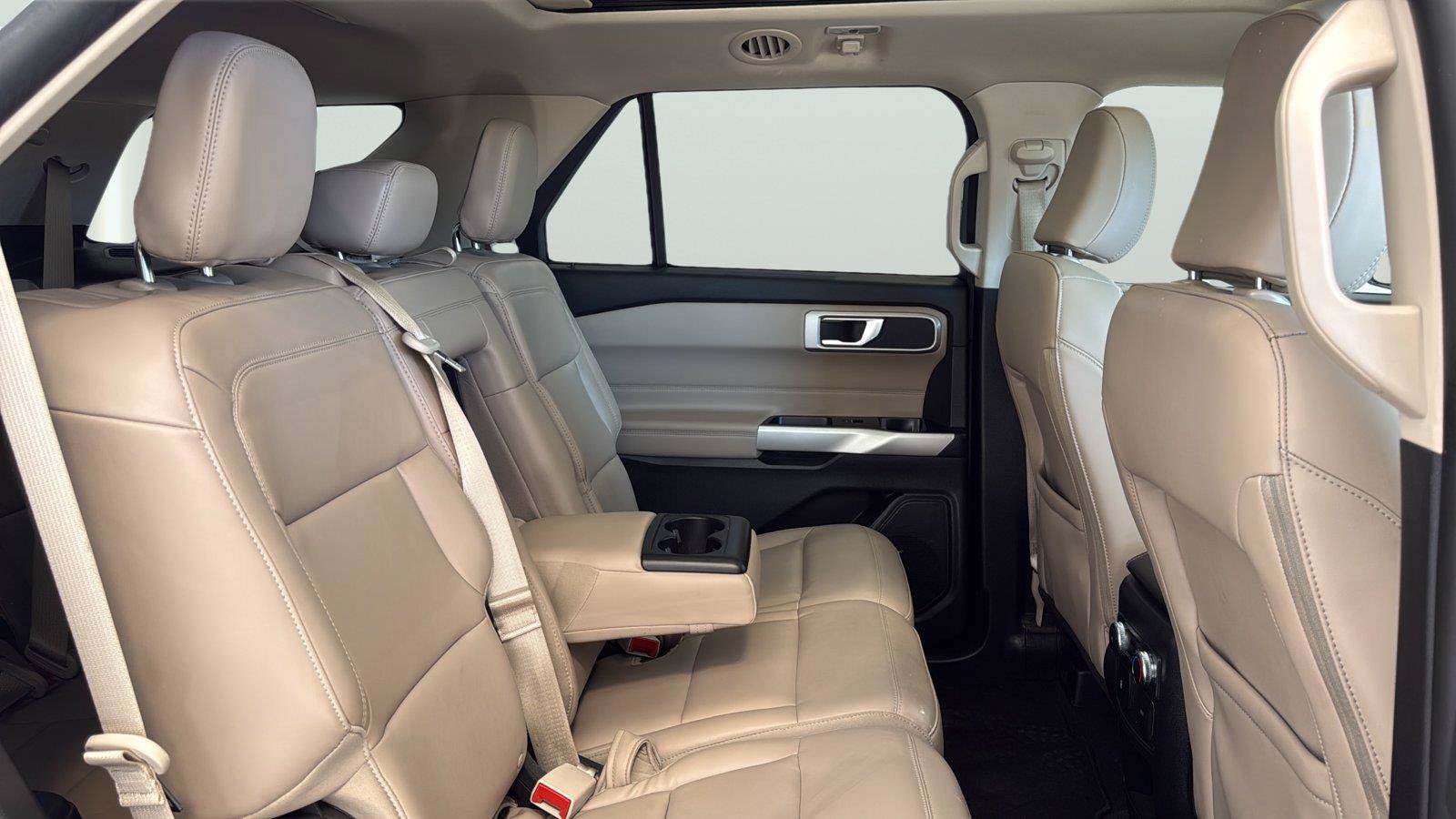 Used 2021 Ford Explorer XLT w/ Equipment Group 202A AWD/4WD image 15