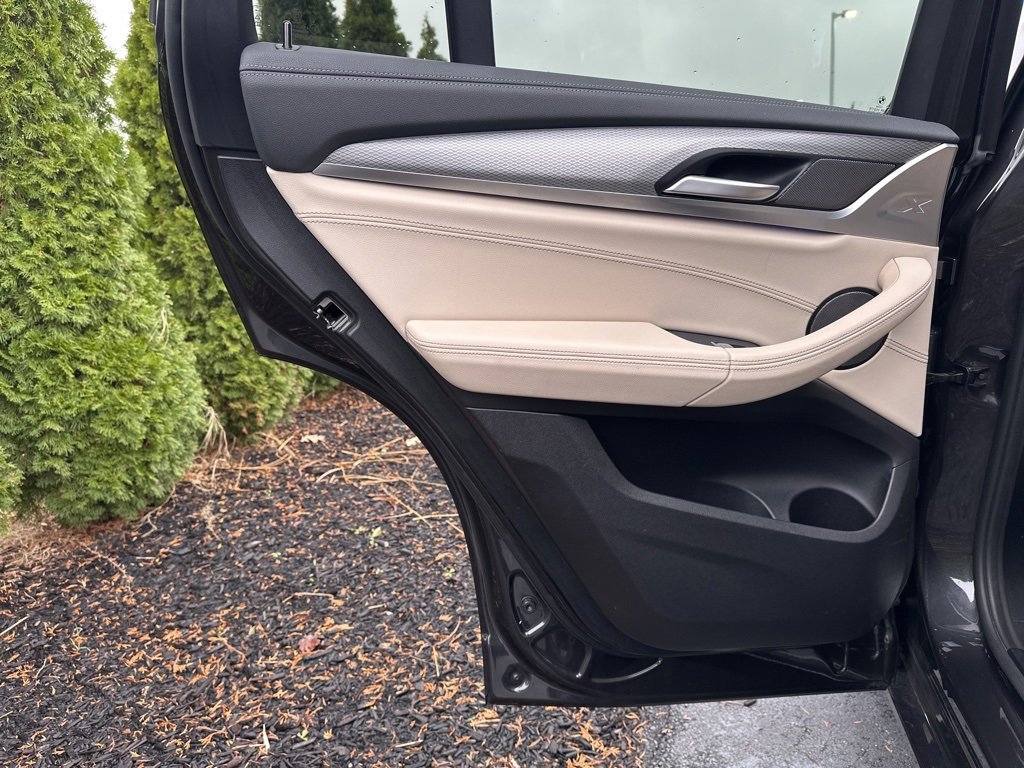 Used 2021 BMW X4 xDrive30i w/ M Sport Package image 9