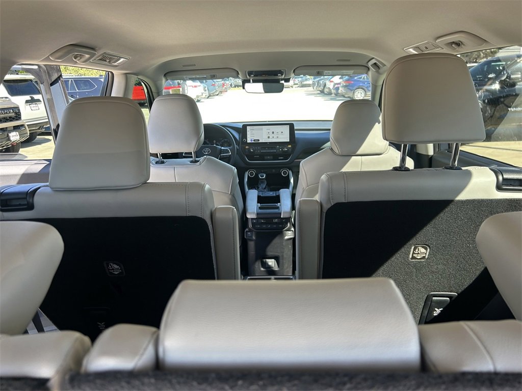 Used 2024 Toyota Grand Highlander Limited image 17