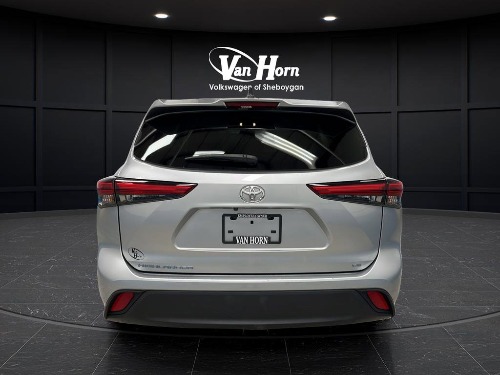 Used 2023 Toyota Highlander LE FWD image 6