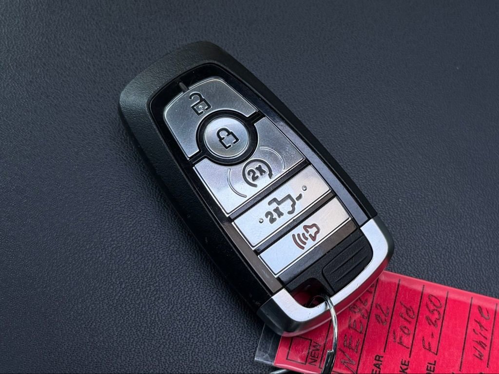 Used 2022 Ford F250 Platinum w/ FX4 Off-Road Package image 29