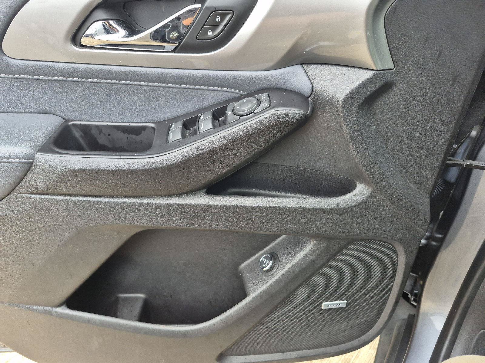 Used 2019 Chevrolet Traverse LT w/ LT Premium Package FWD image 3