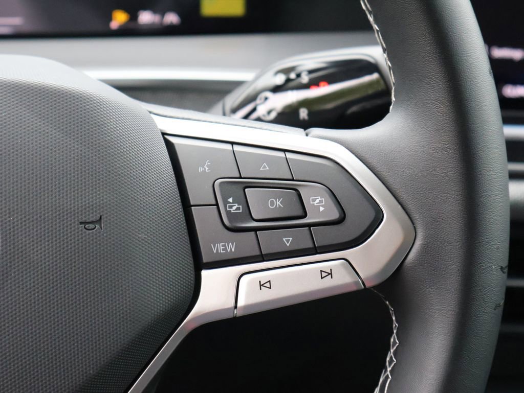 Used 2025 Volkswagen Tiguan S image 31