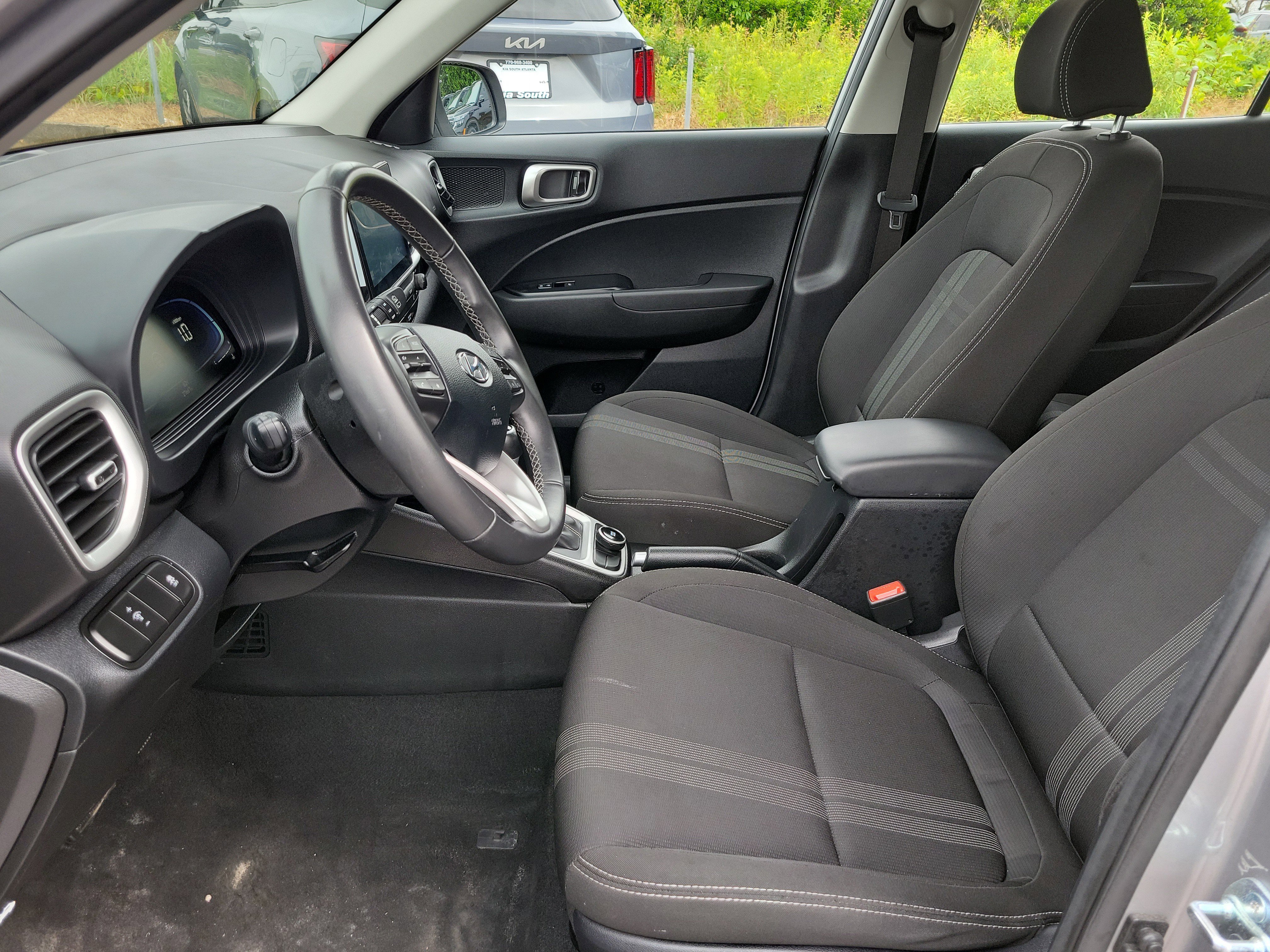 Used 2025 Hyundai Venue SEL FWD image 17