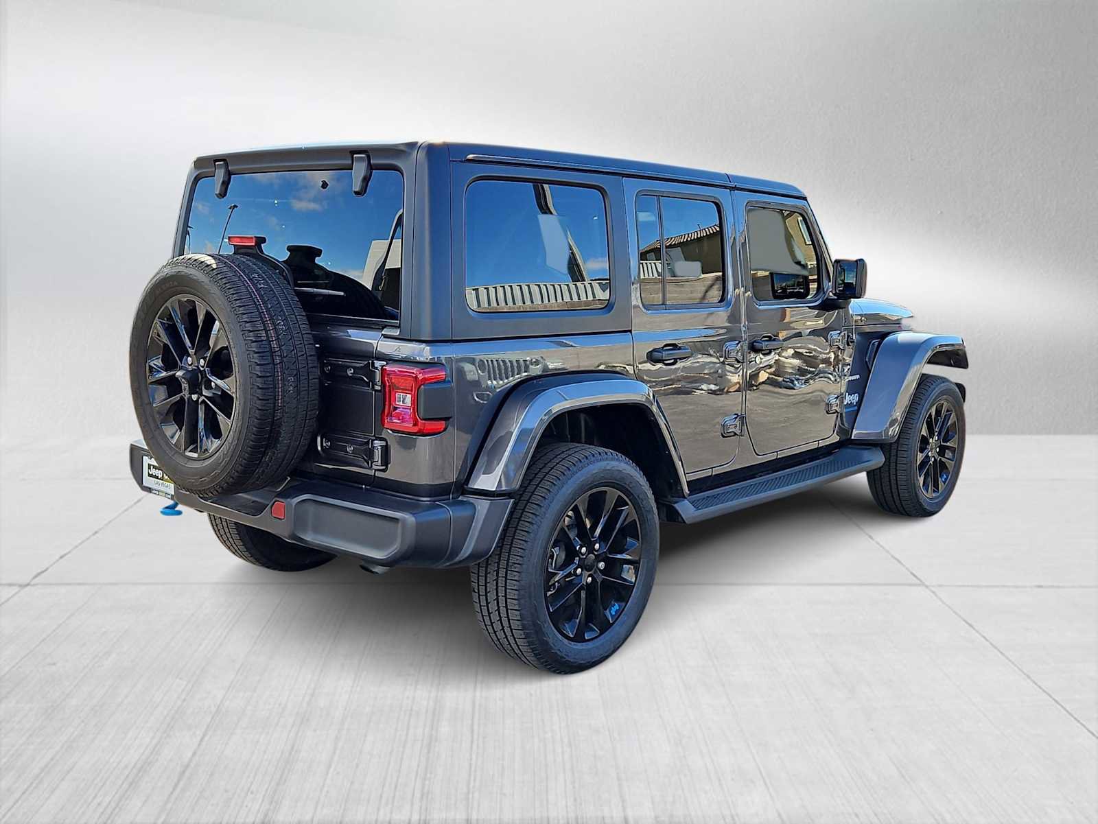 Used 2023 Jeep Wrangler Sahara image 8