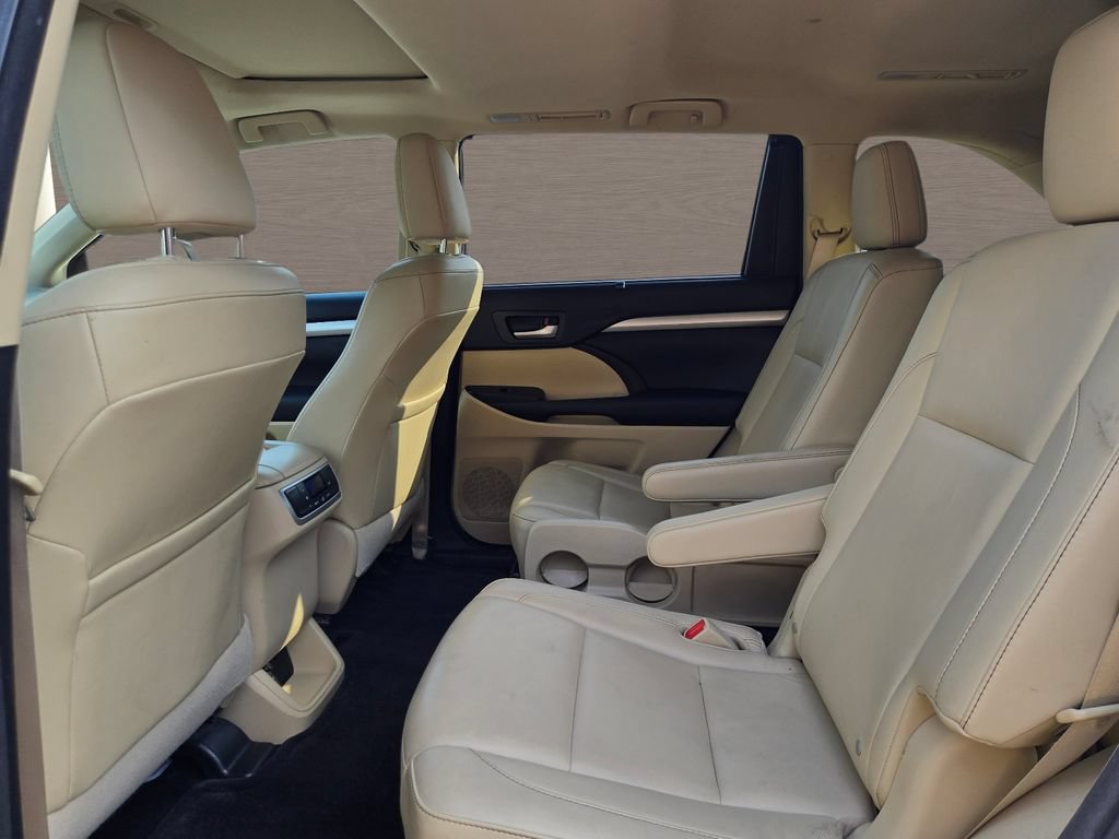 Used 2015 Toyota Highlander XLE FWD image 13