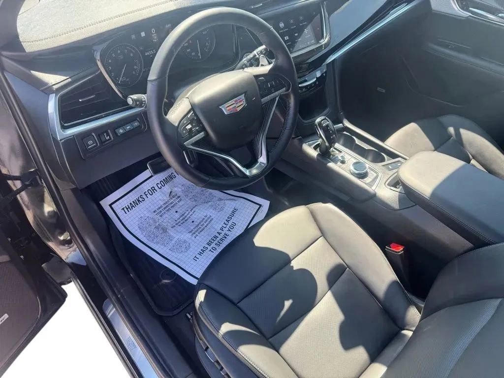 Used 2025 Cadillac XT6 Sport w/ Technology Package image 10