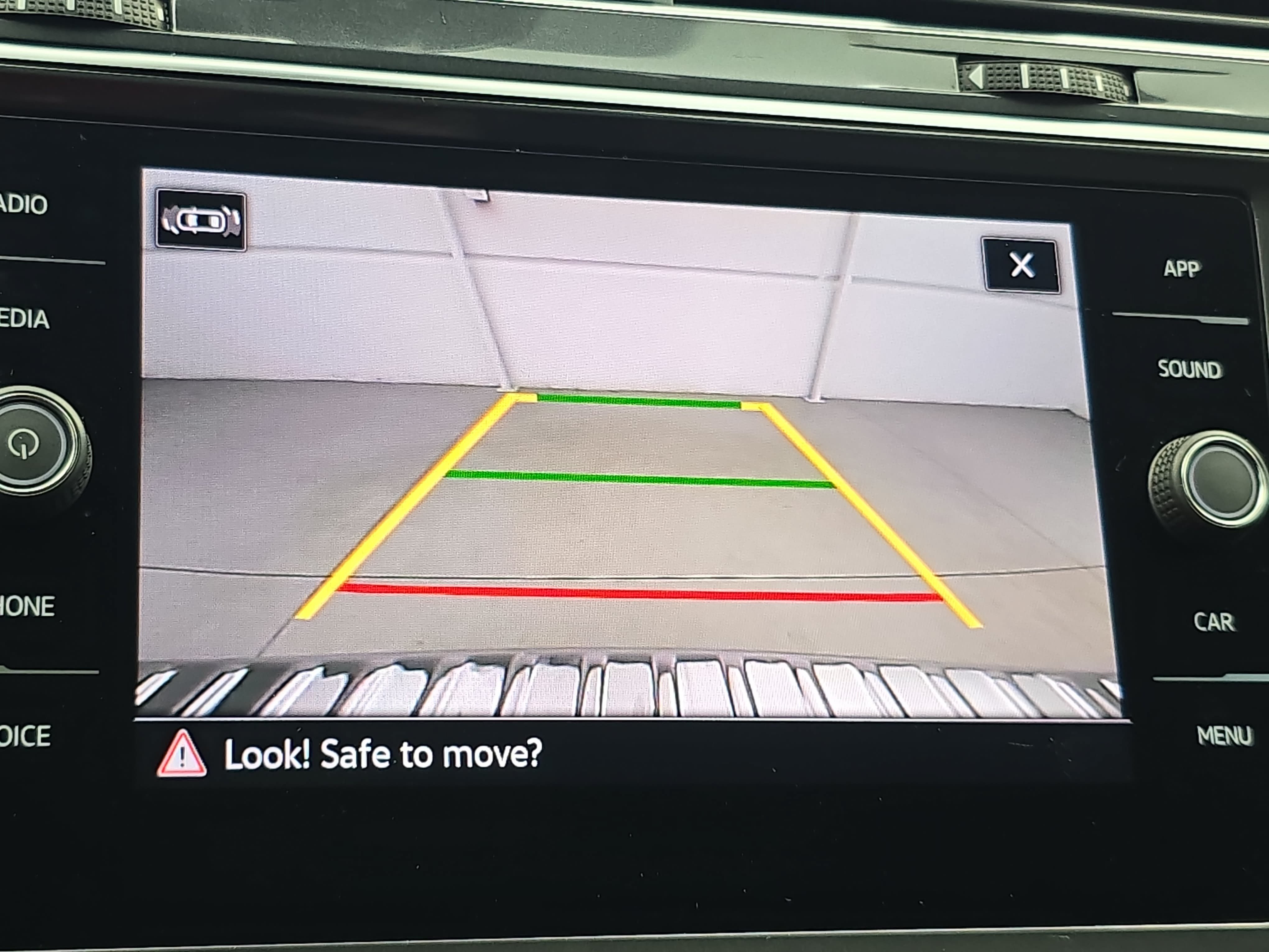 Used 2023 Volkswagen Tiguan SE w/ Panoramic Sunroof Package FWD image 23