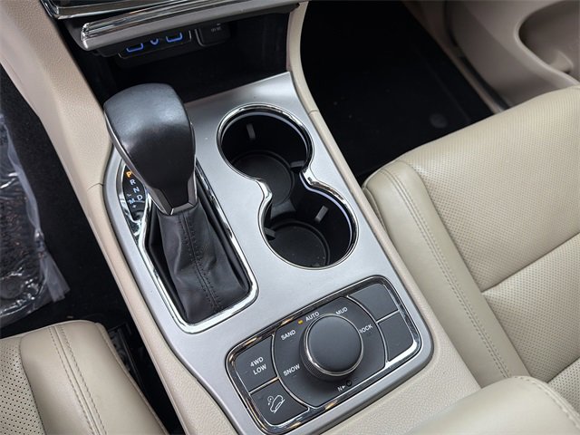 Used 2021 Jeep Grand Cherokee Limited w/ Luxury Group II image 30