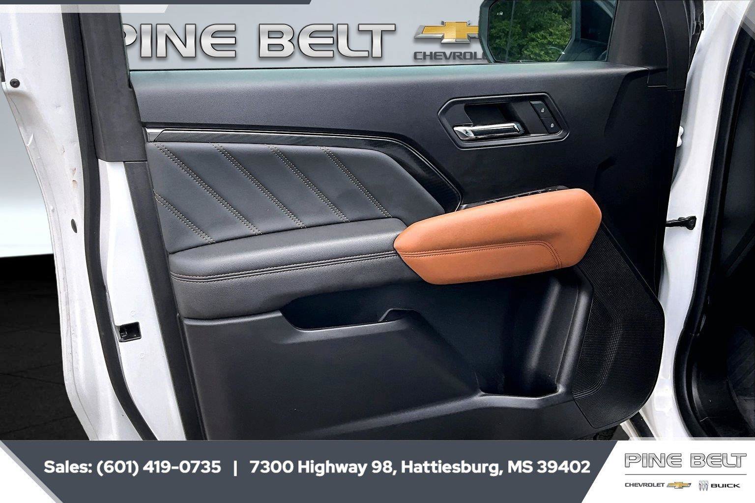 Used 2023 GMC Canyon AT4 w/ Technology Package AWD/4WD image 17