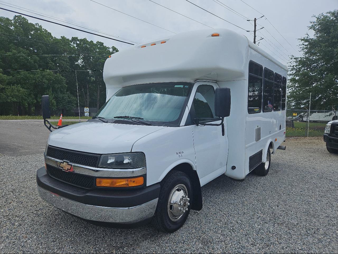 Used 2015 Chevrolet Express 3500 w/ Shuttle Bus Package RWD image 3