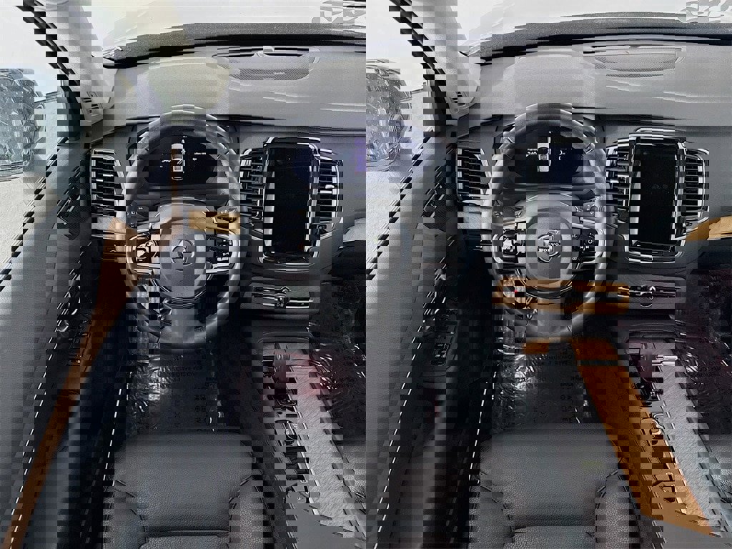 Certified 2024 Volvo XC90 T8 Plus image 24