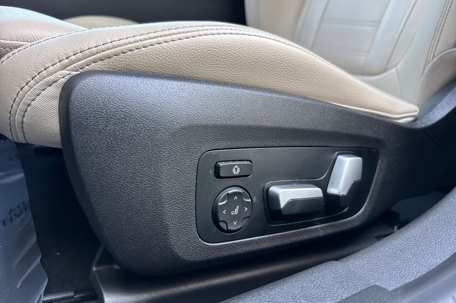 Used 2021 BMW 330i Sedan w/ Premium Package RWD image 15