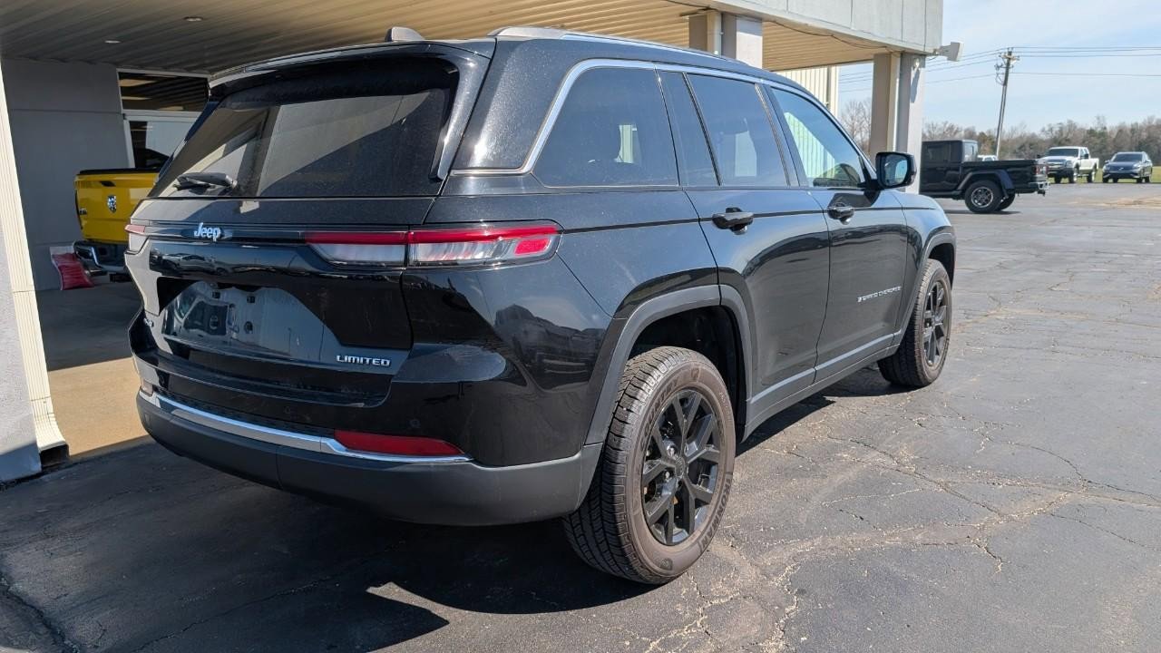 Used 2023 Jeep Grand Cherokee Limited image 3