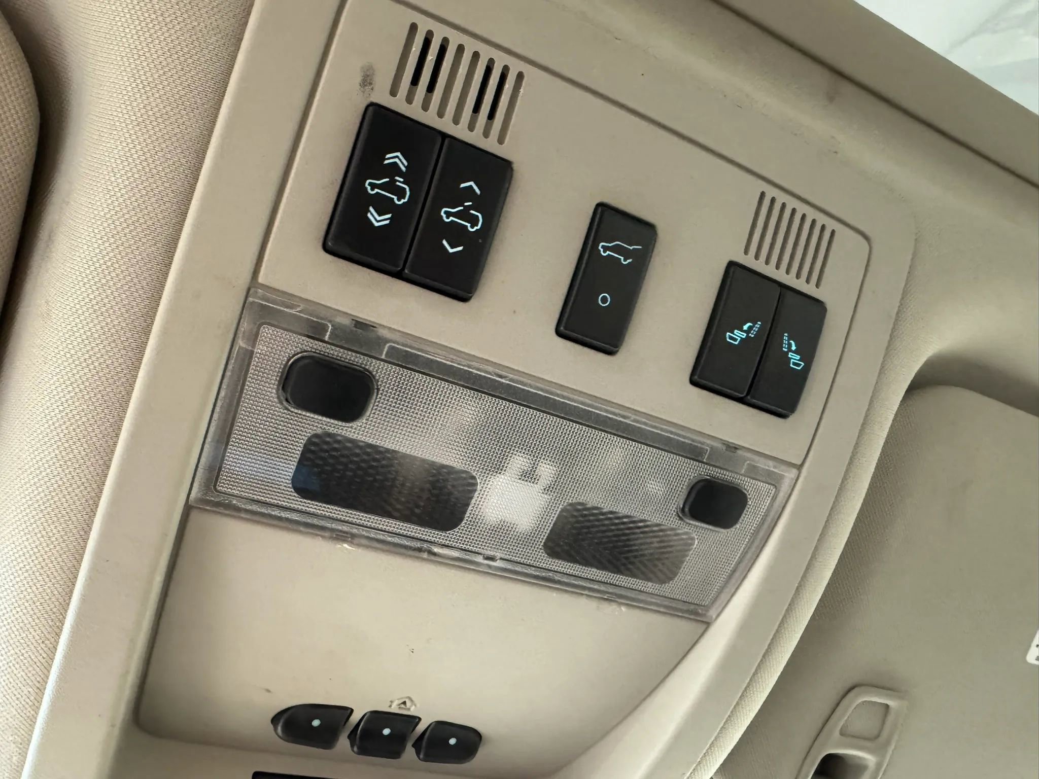 Used 2007 Chevrolet Suburban LTZ w/ LTZ Preferred Equipment Group AWD/4WD image 23