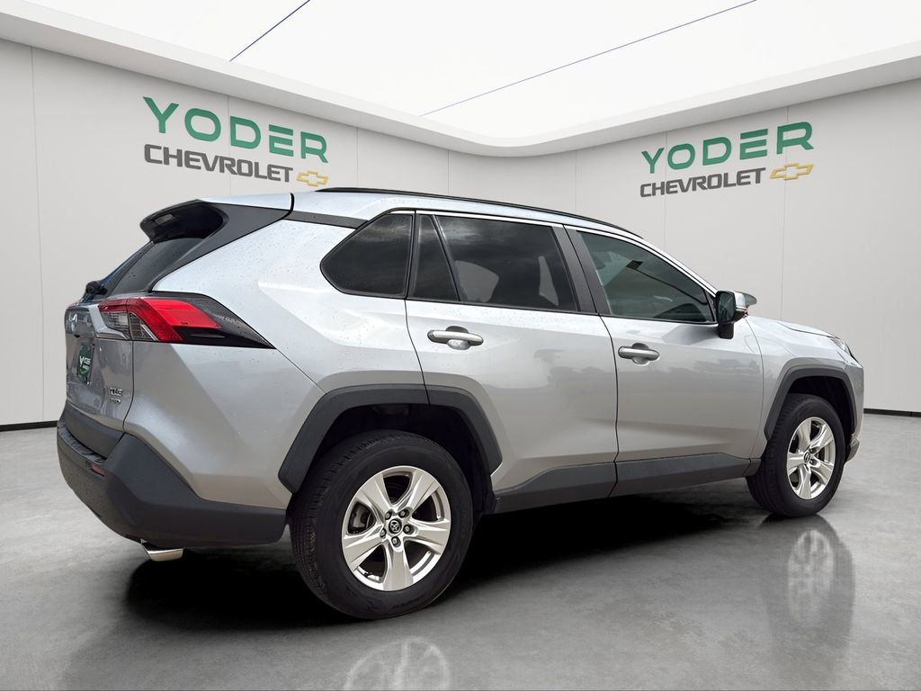 Used 2021 Toyota RAV4 XLE w/ Carpet Mat Package (TMS) AWD/4WD image 5