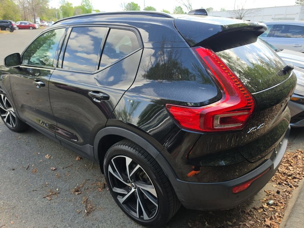 Used 2021 Volvo XC40 T5 R-Design w/ Climate Package image 4