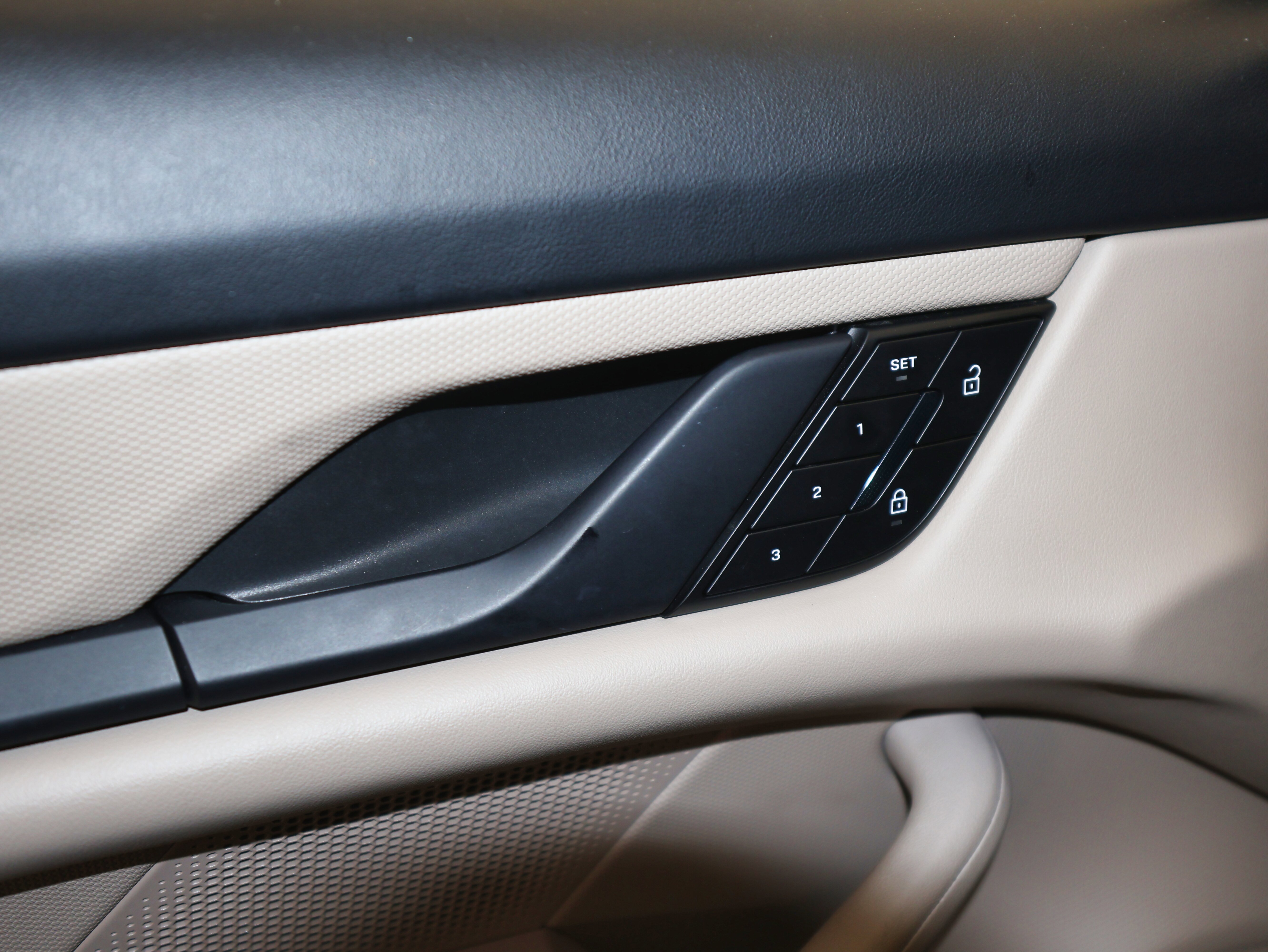 Used 2022 Porsche Taycan 4S image 25