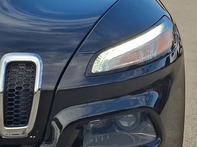 Used 2018 Jeep Cherokee Limited AWD/4WD image 9