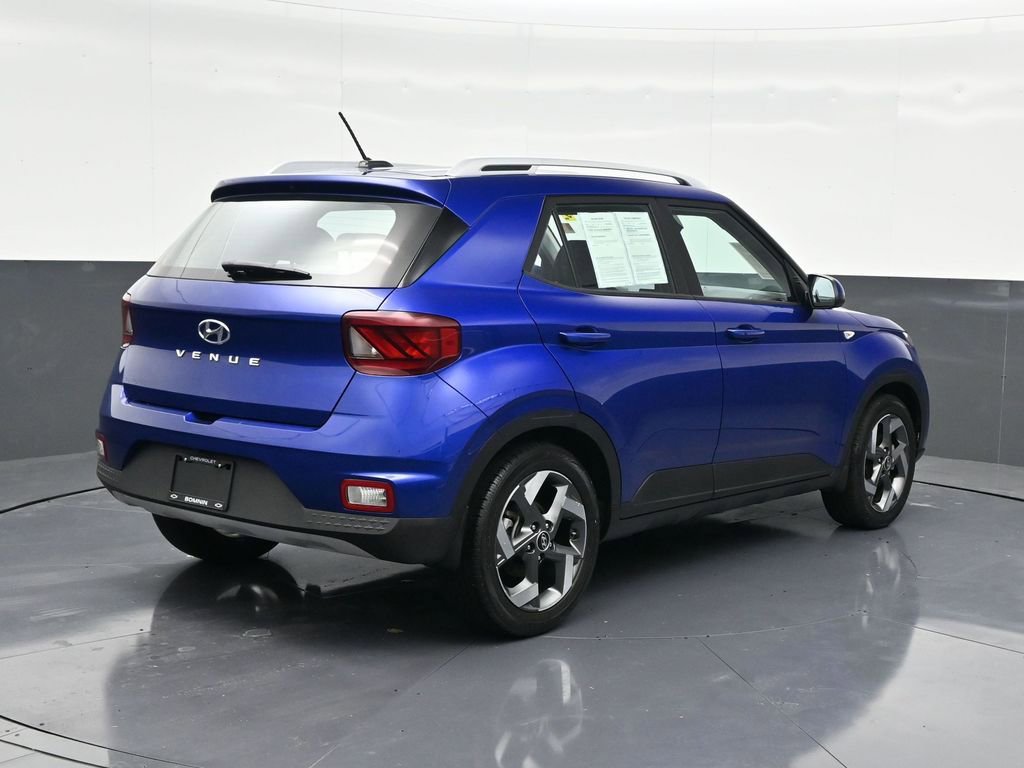 Used 2023 Hyundai Venue Limited image 5