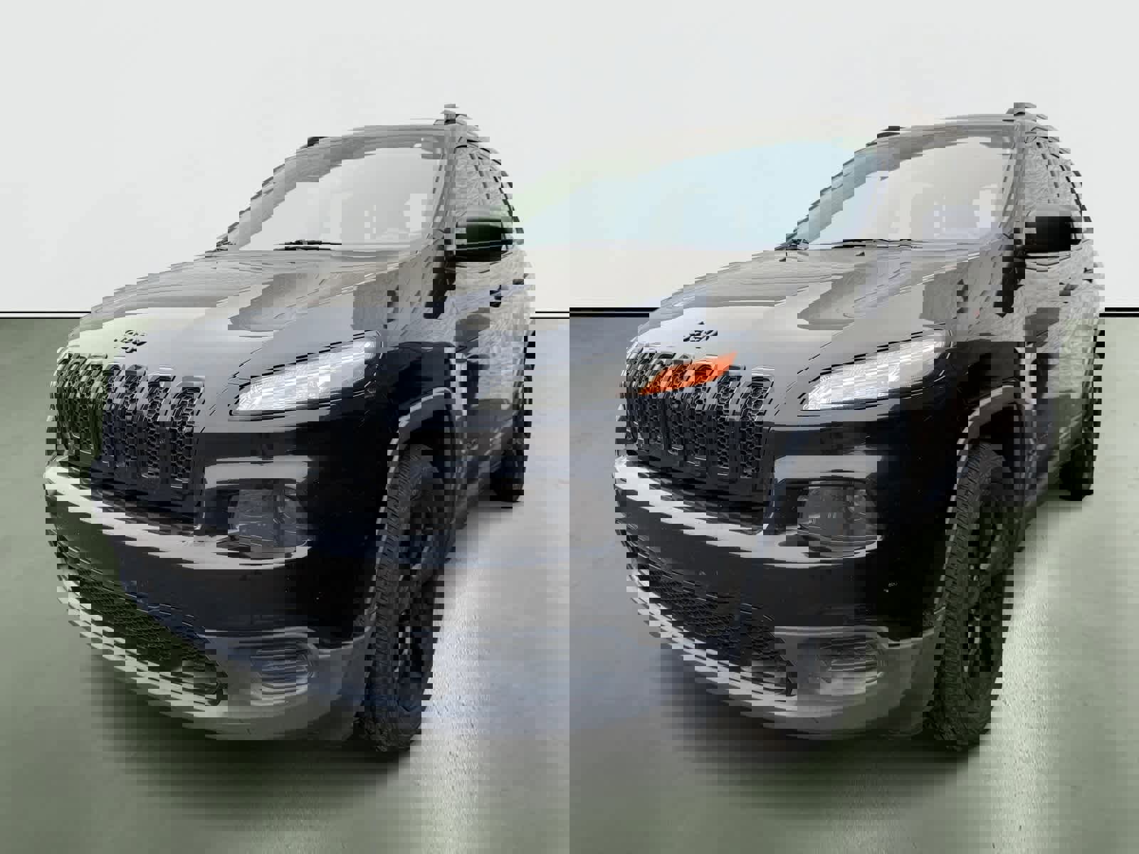 Used 2016 Jeep Cherokee Sport image 2