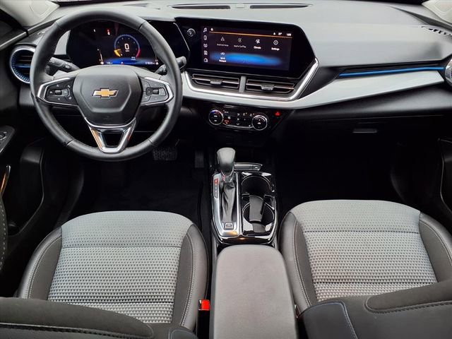 Used 2025 Chevrolet Trax LT w/ LT Convenience Package image 9