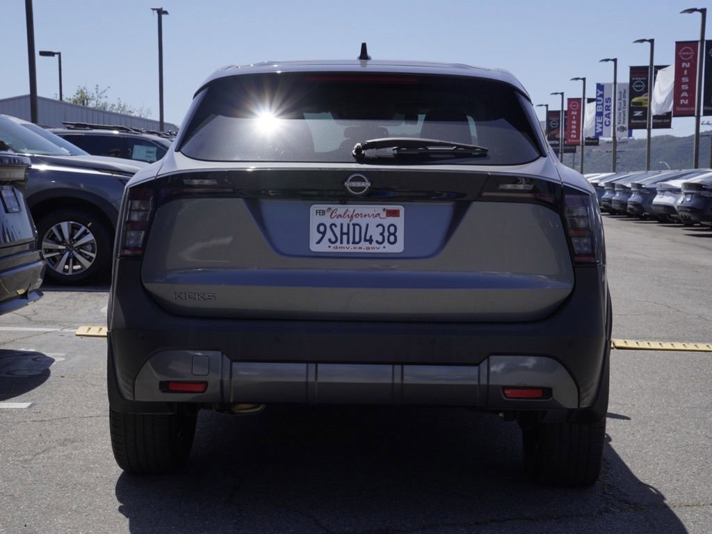 Used 2025 Nissan Kicks SV w/ Charging Package FWD image 5