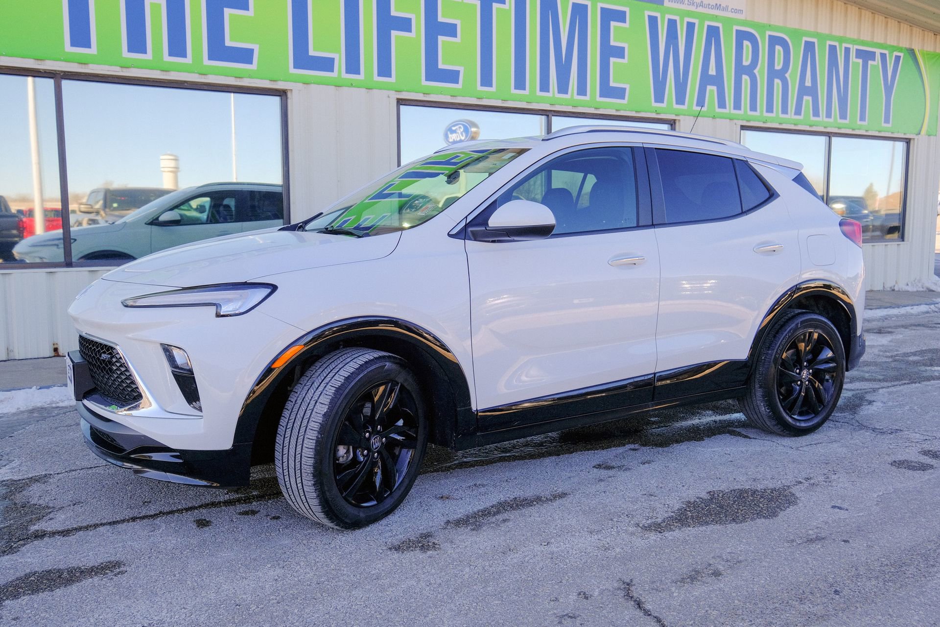 Used 2024 Buick Encore GX Sport Touring image 2