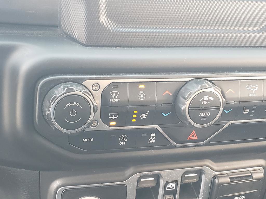 Used 2018 Jeep Wrangler Unlimited Sahara image 39