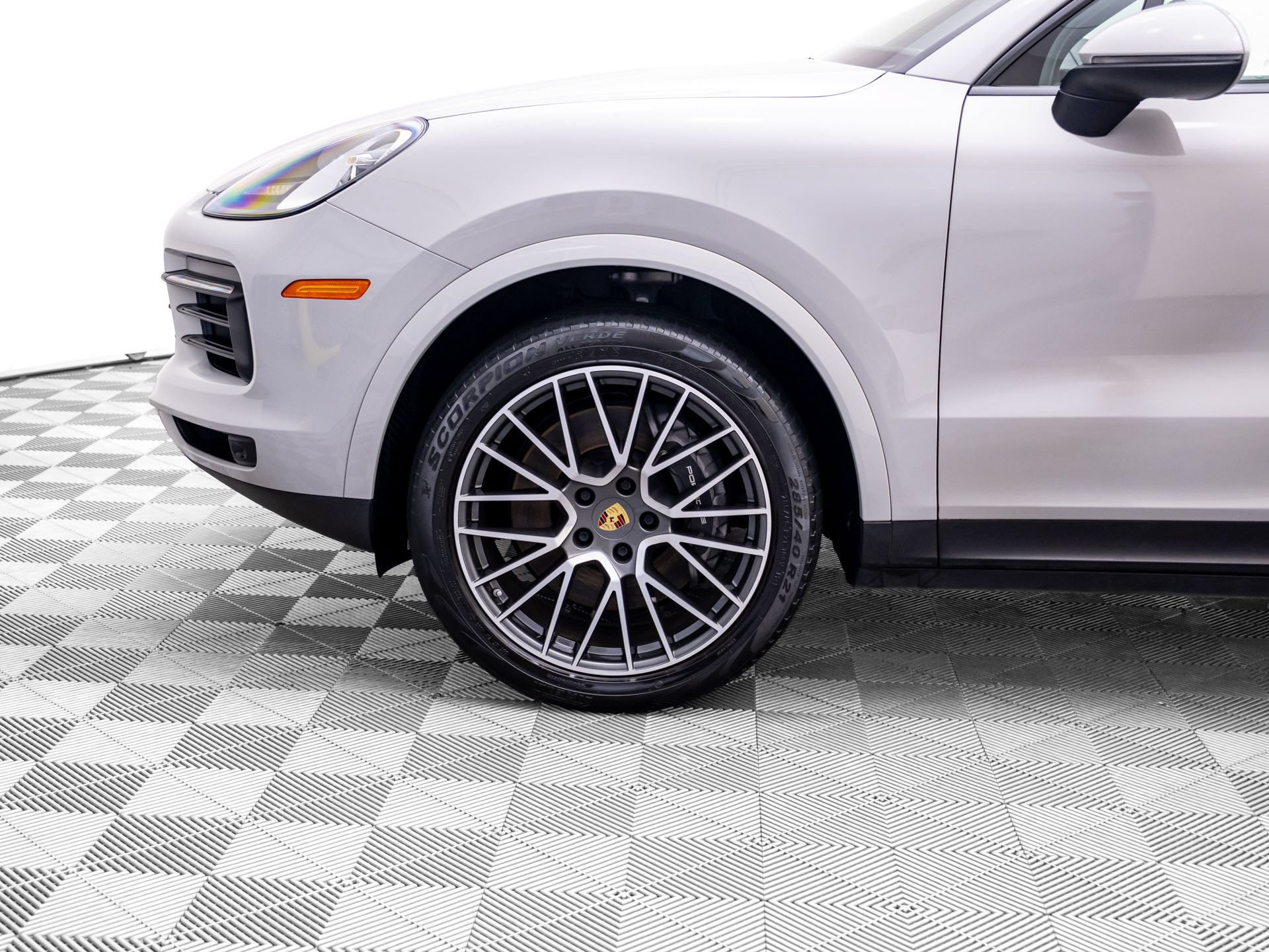Certified 2023 Porsche Cayenne AWD/4WD image 33