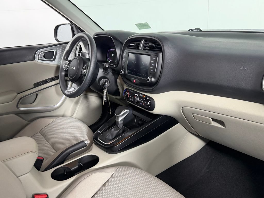 Used 2025 Kia Soul LX w/ LX Technology Package FWD image 22