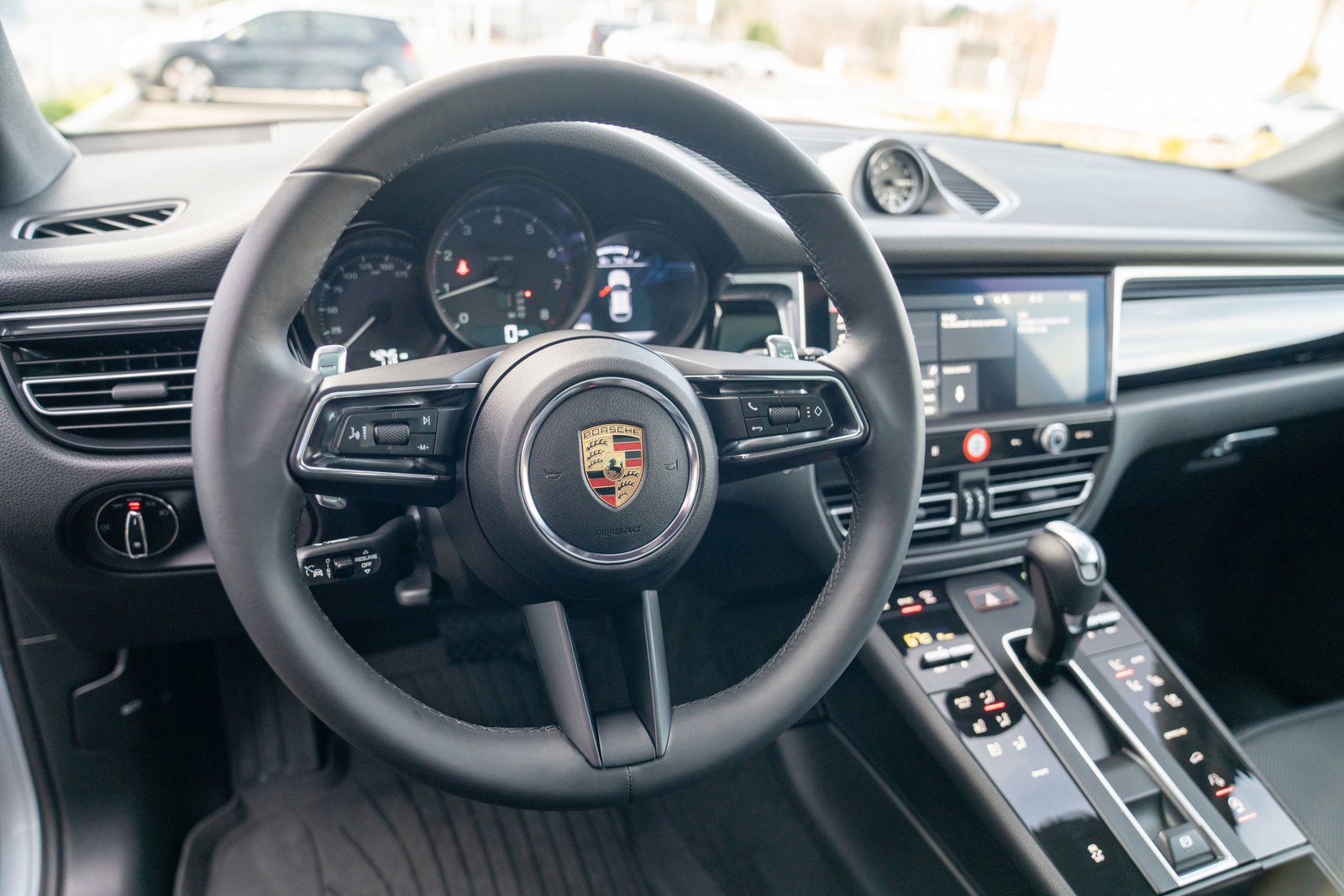 Certified 2025 Porsche Macan image 13