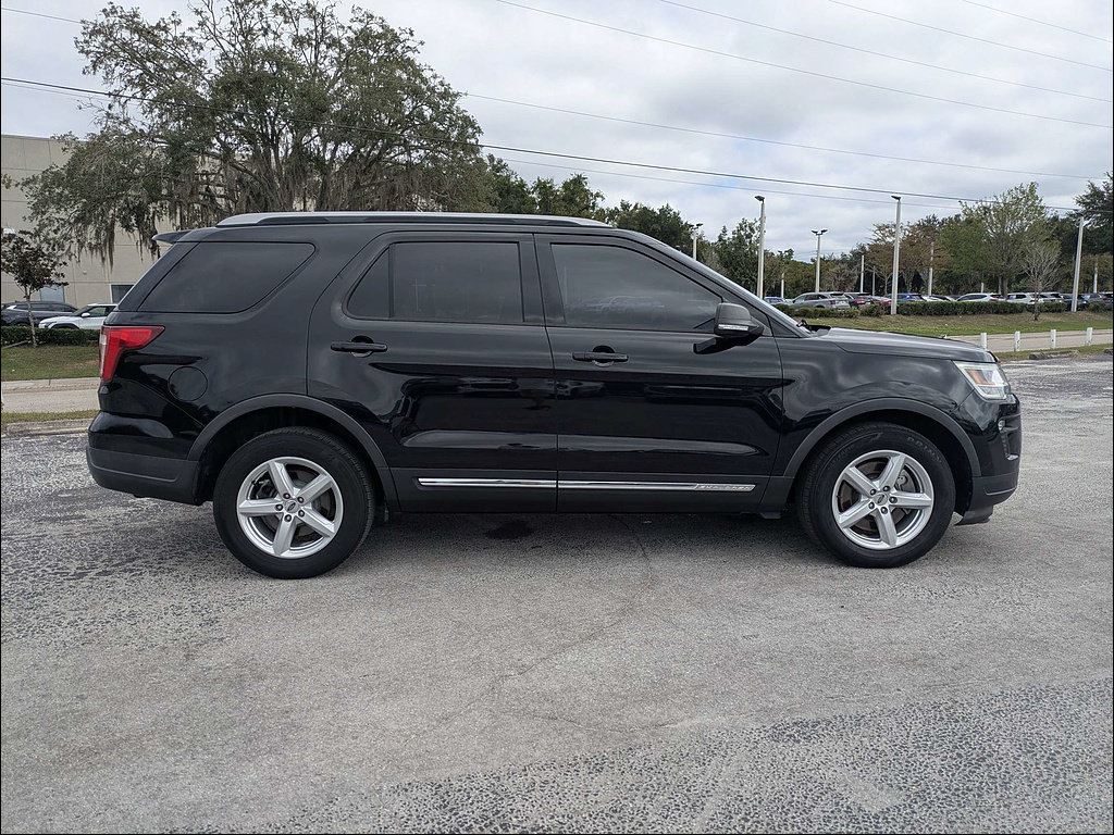 Used 2019 Ford Explorer XLT w/ Equipment Group 202A FWD image 3