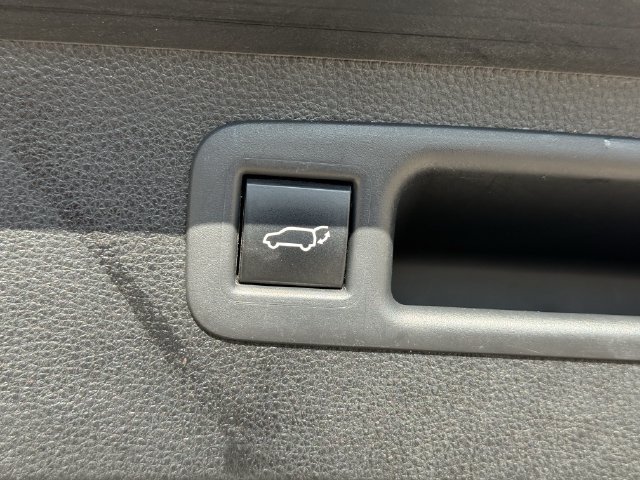 Used 2022 Toyota Highlander XLE FWD image 31