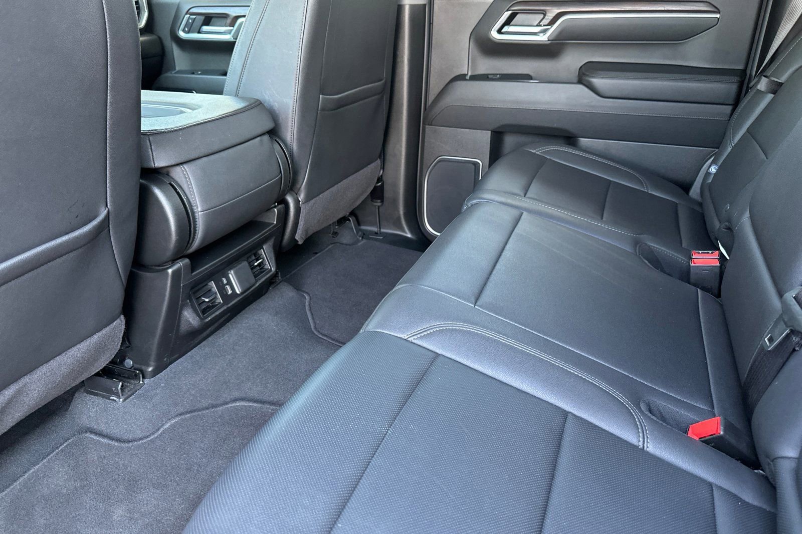 Used 2025 GMC Sierra 1500 SLT AWD/4WD image 13