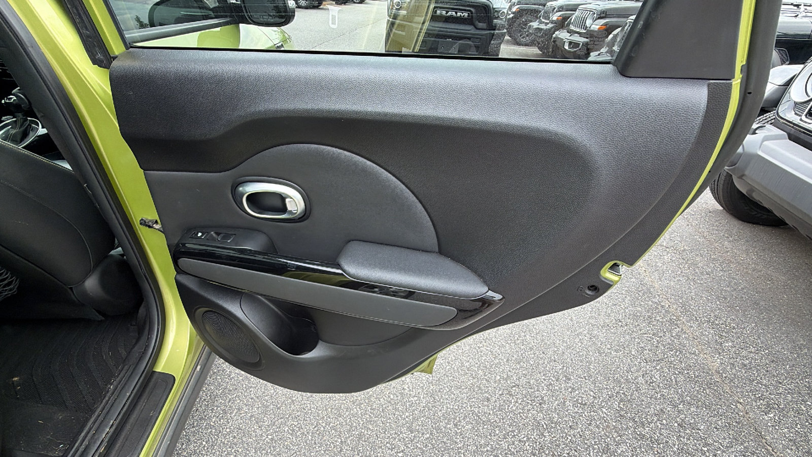 Used 2014 Kia Soul + w/ Primo Package FWD image 20