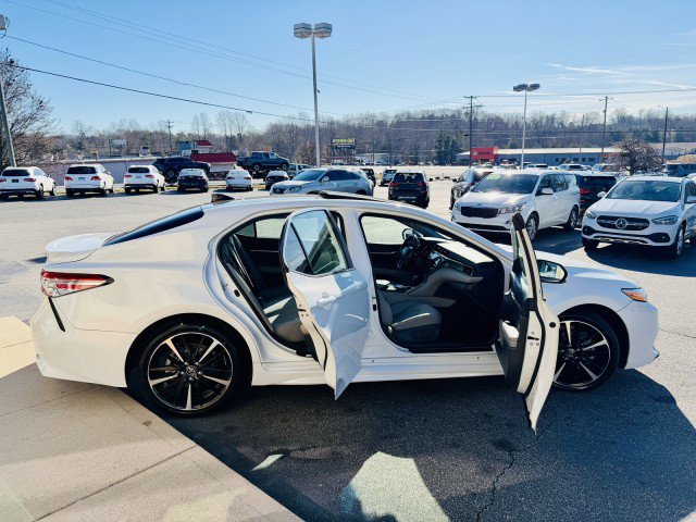 Used 2020 Toyota Camry XSE image 16