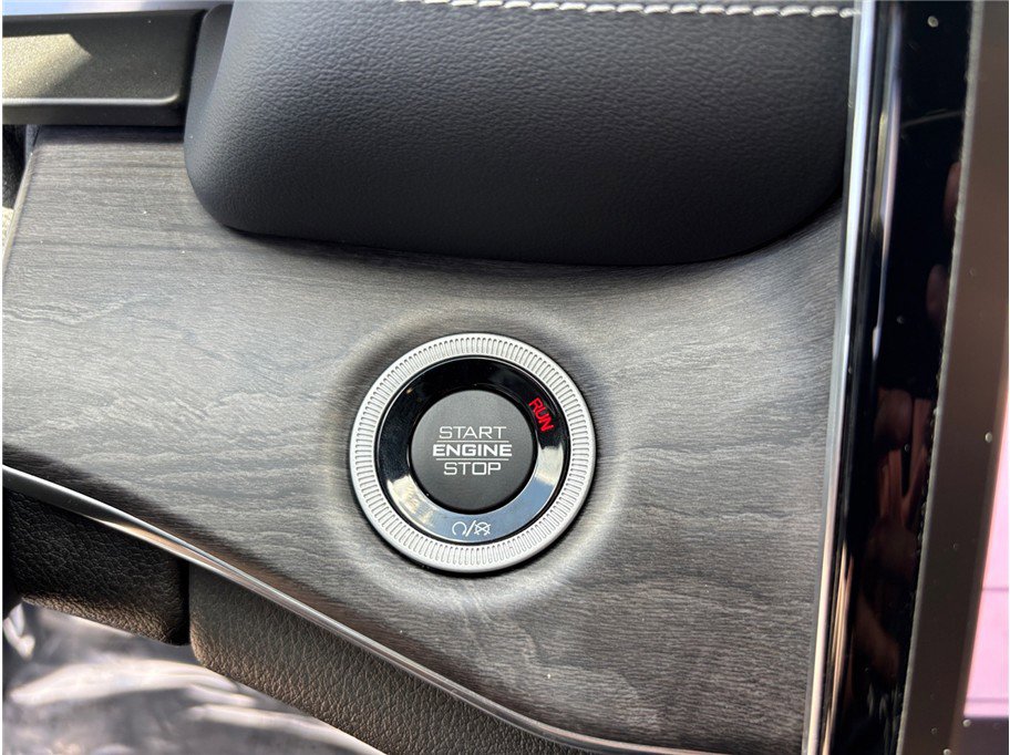 Used 2023 Jeep Grand Cherokee Overland image 33