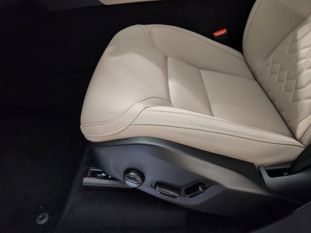 Certified 2026 Volvo XC90 B6 Plus w/ Protection Package Premier AWD/4WD image 25