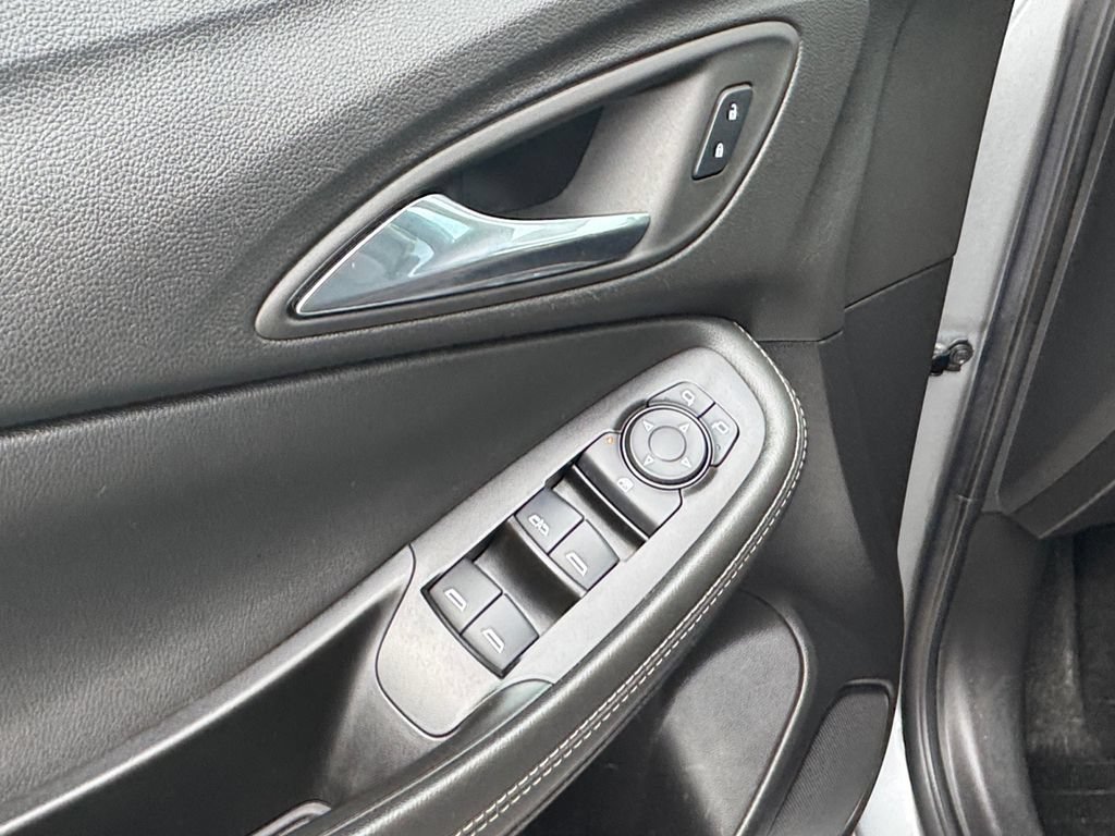 Used 2023 Buick Encore GX Preferred w/ Cold Weather Comfort Package AWD/4WD image 19