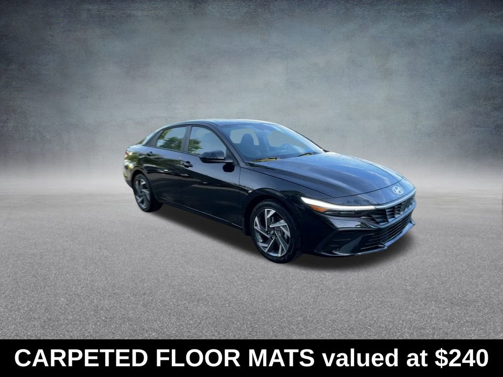 Used 2025 Hyundai Elantra Sport image 2