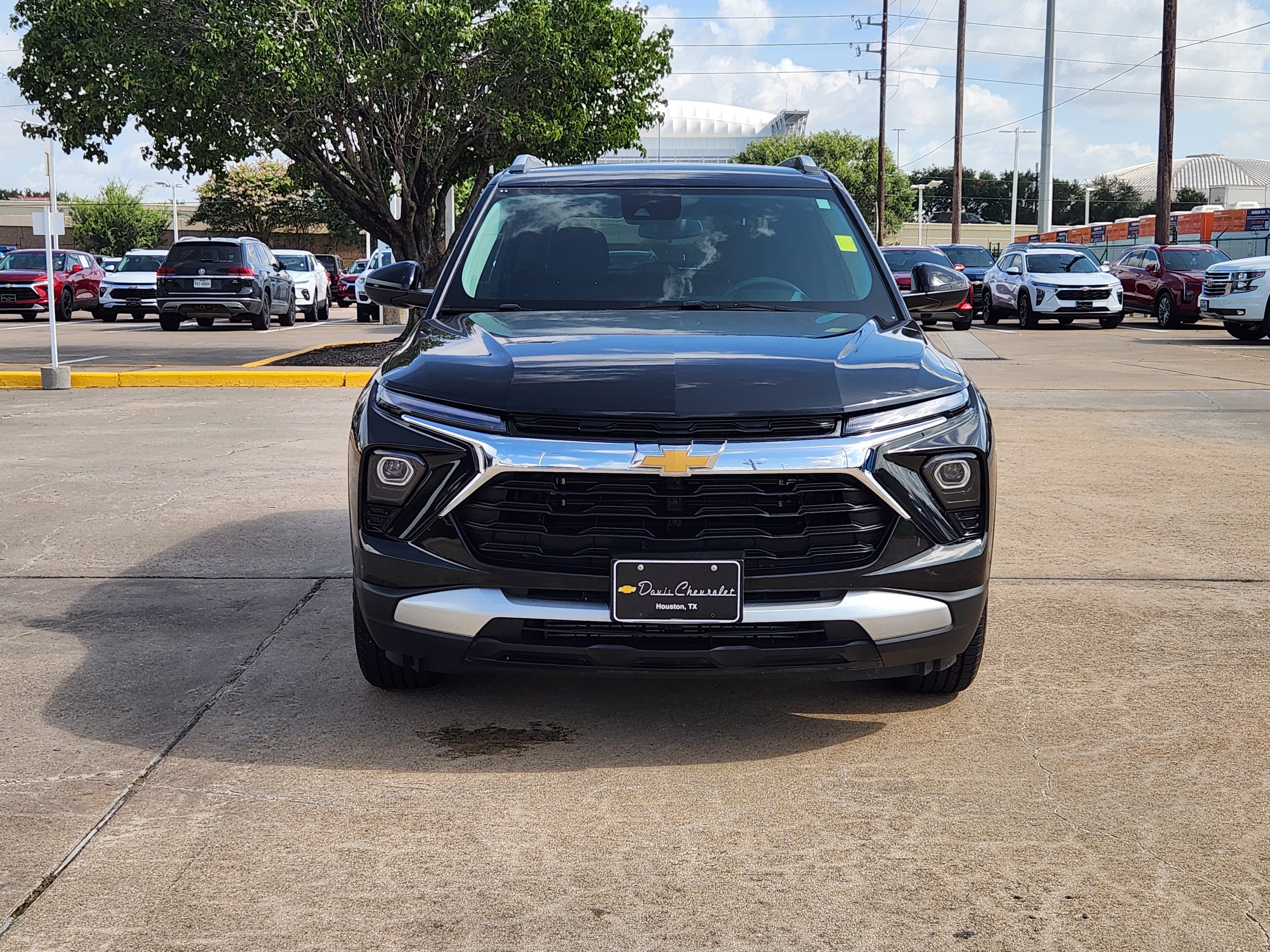 Used 2025 Chevrolet TrailBlazer LT FWD image 3