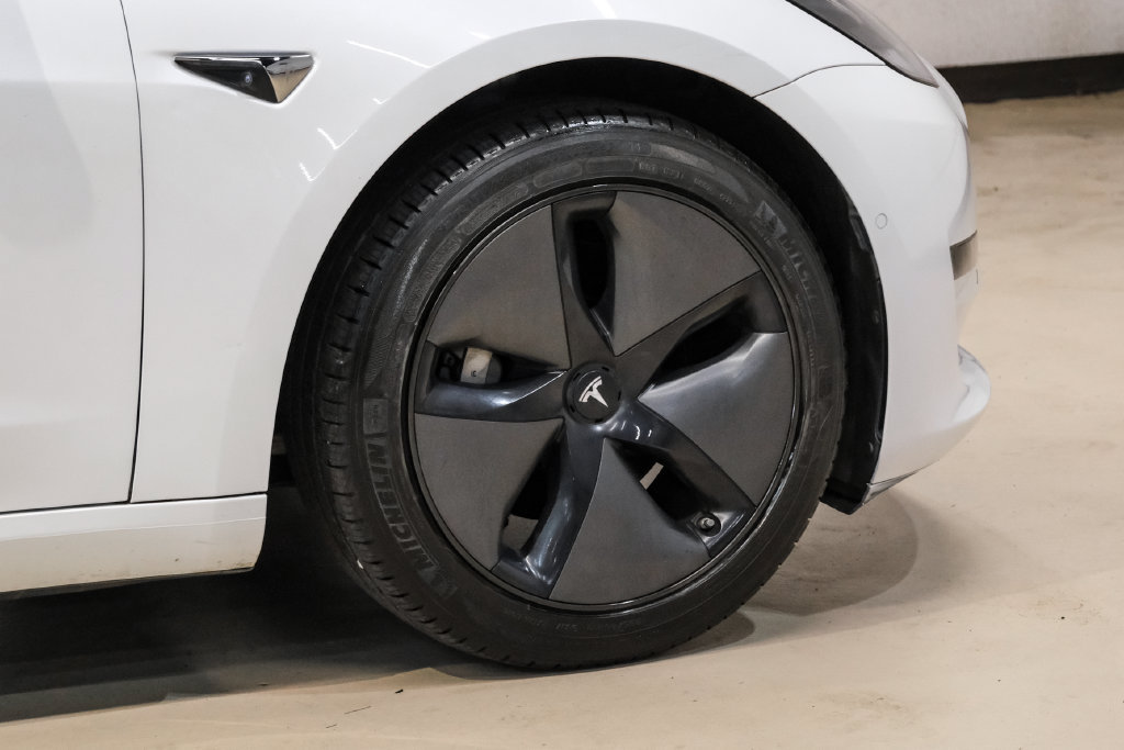 Used 2018 Tesla Model 3 Long Range RWD image 45