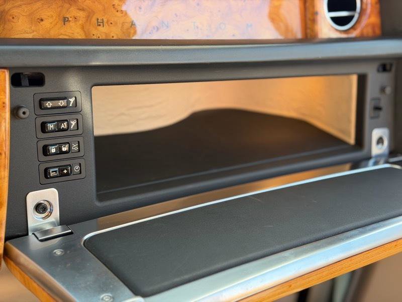 Used 2006 Rolls-Royce Phantom Sedan RWD image 73