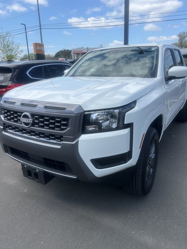 Used 2025 Nissan Frontier SV image 4