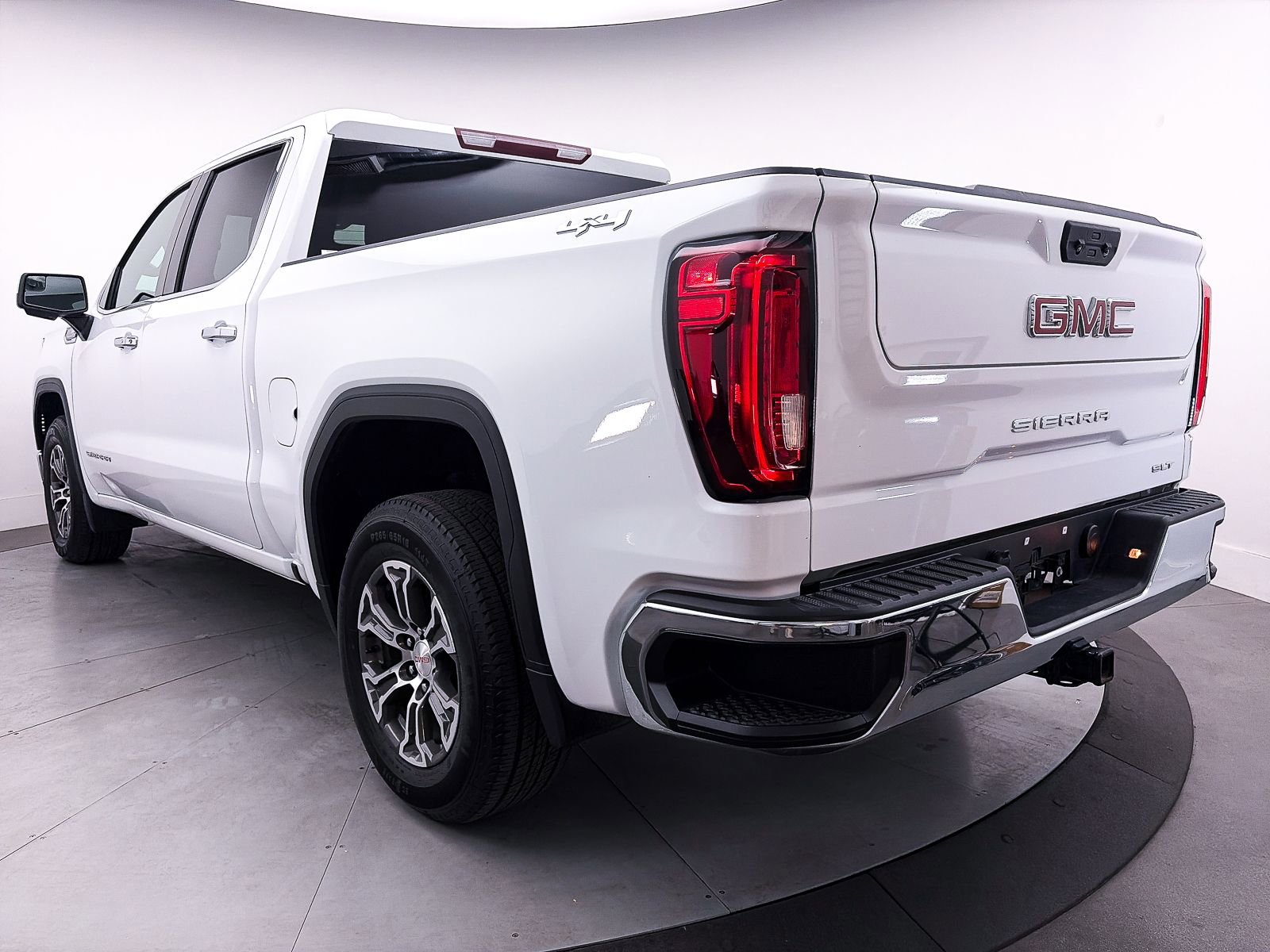 Used 2024 GMC Sierra 1500 SLT AWD/4WD image 13