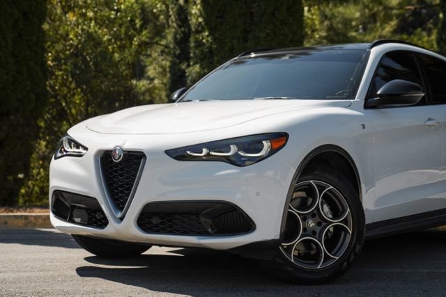 Used 2024 Alfa Romeo Stelvio Ti AWD/4WD image 2