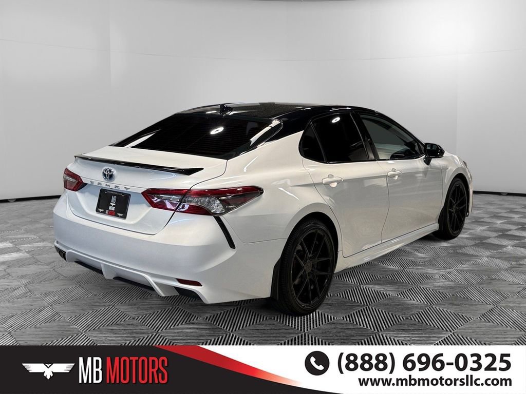 Used 2022 Toyota Camry XSE FWD image 3